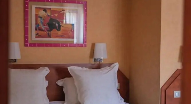 Standart dört kişilik oda Kyriad Nîmes Ouest
