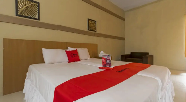RedDoorz near Gumati Waterpark, Book Hotel Sukaraja West Java
