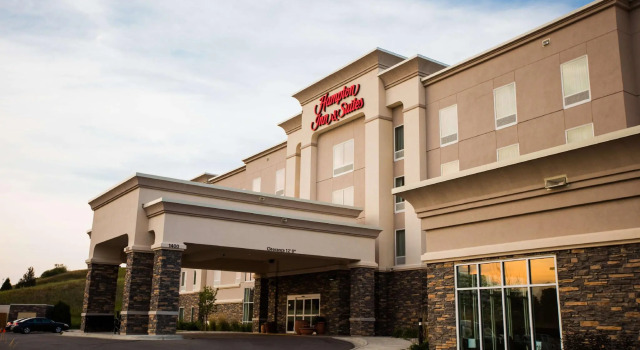 Кровать в общем номере Hampton Inn & Suites Minot