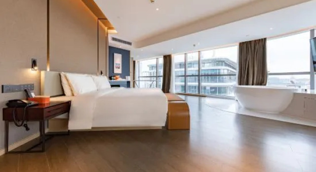Люкс с видом на город Atour Hotel Foshan Shunde Overseas Chinese Town Happy Coast