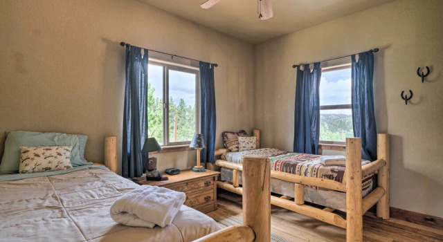 Коттедж Cripple Creek Mountain Getaway w/ Hot Tub & Views!
