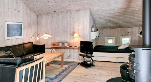 Quaint Holiday Home in NexÃ¸ near Beach, Rezerwuj Hotel Hotele w Nexo z parkingiem, Parking