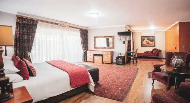 Двухместный номер Standard с балконом и с видом на сад Sunward Park Guest House & Conference Centre