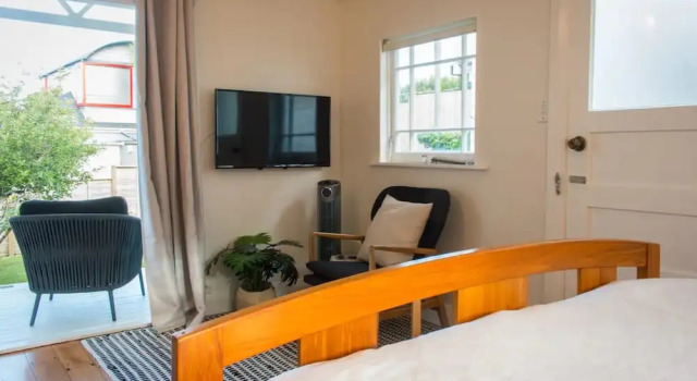 Quaint Studio Cottage Off Ponsonby Road, Забронировать Дом для отпуска Коттеджи Окленда, Коттедж