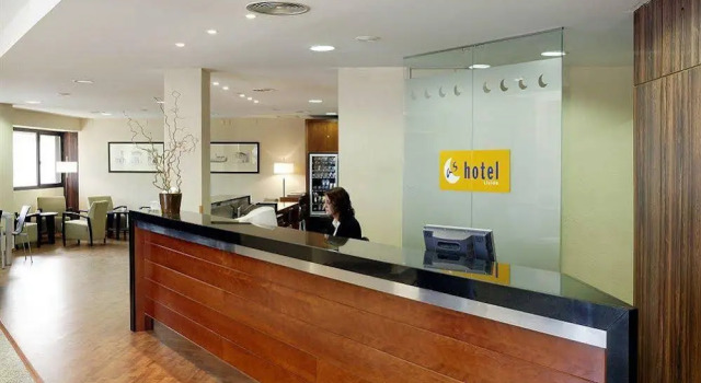 As Lleida, Book Hotel Hoteller i Alfes med parkering, Parkering