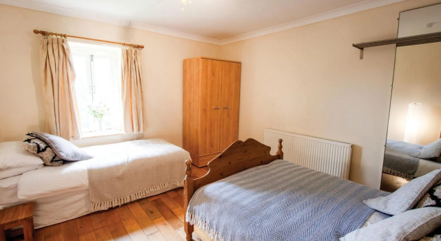 The Lake House Retreat - 7 Bedroom Holiday Home - Sleeps 20 - Southgate