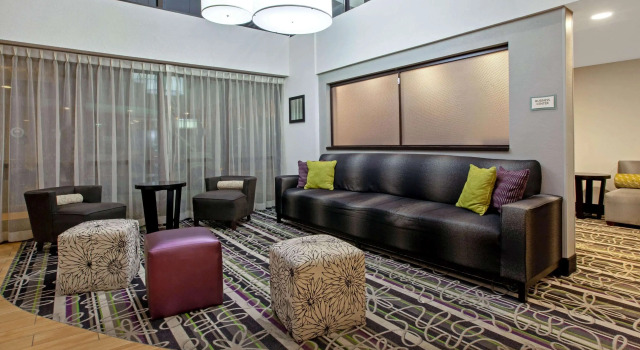 La Quinta Inn & Suites Detroit Metro Airport, Boek Hotel Romulus 