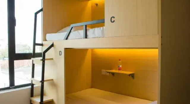 Кровать в общем номере (женский номер) BVB Youth Inn