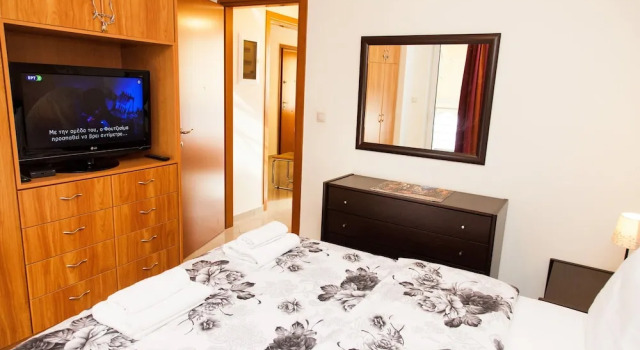 Spacious Apartment in Neos Kosmos