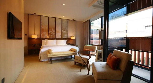 Двухместный номер Premium HUALUXE Shanghai Twelve At Hengshan by IHG