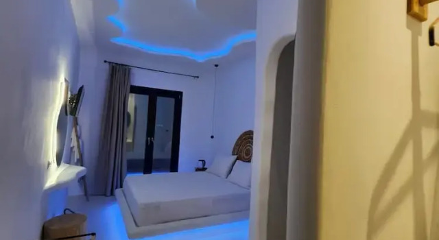 Люкс ELLI TROPiCAL LUXURY SUITES SUNSET-INFINITY POOL- SEA SIDE-NEAR CENTER PARKING
