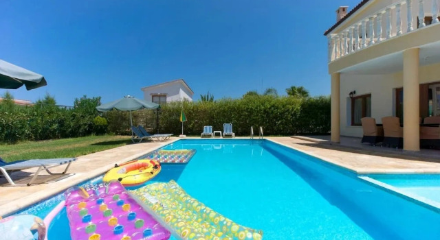 Hytte Villa Tsikkos Tria in Argaka