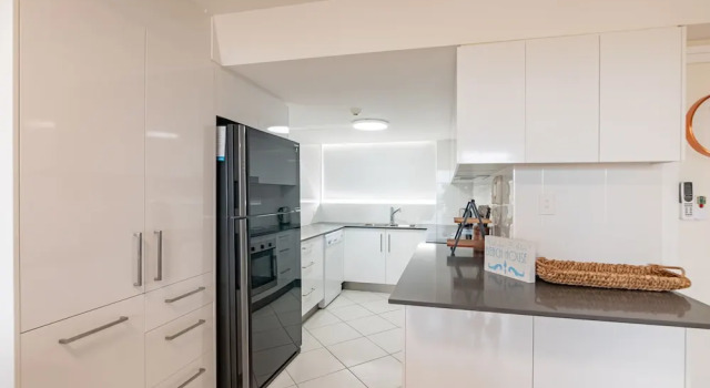 Апартаменты Deluxe Crystal Beachfront Apartments