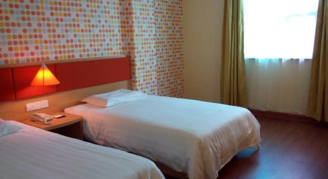 Home Inn (Kunming Beijing Road Taobao Women Street), Prenota Hotel Panlong Kunming