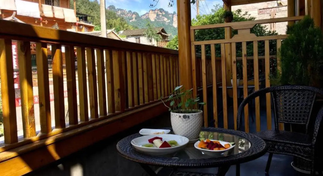 Двухместный номер Standard с балконом Zhangjiajie National Park Yuelu Homestay
