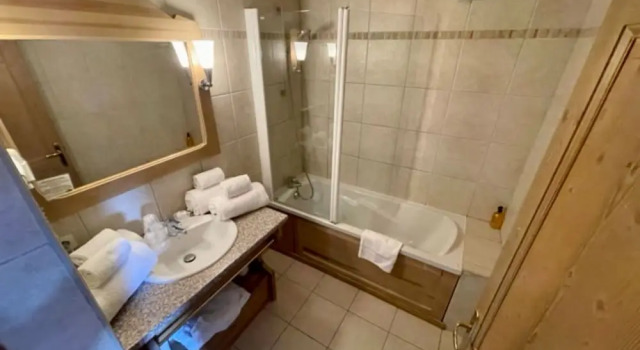 Семейный номер Comfort с балконом Hotel Vancouver