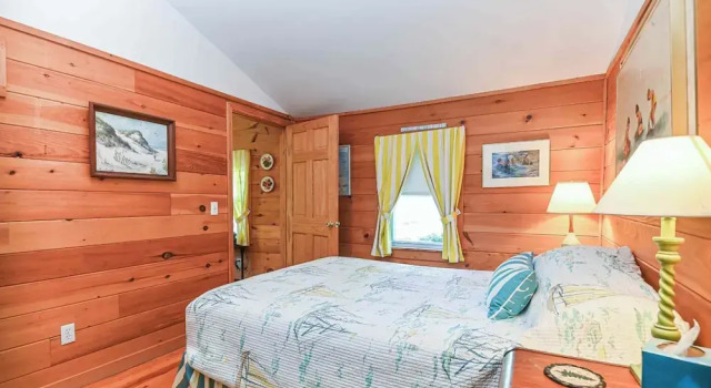 Cozy Cottage w/ Pool, BBQ and Outdoor Seating!, Buchen Sie Ferienhaus  