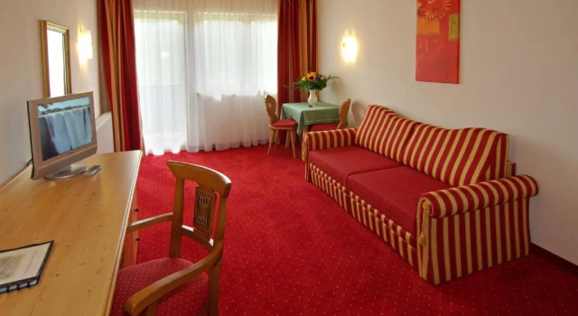 Семейный люкс с балконом Alpenhotel Landhaus Küchl