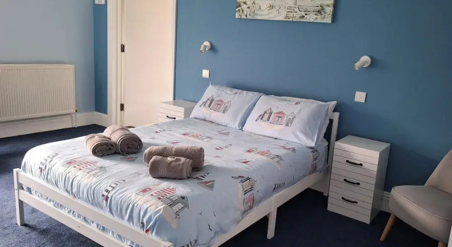 Room-ensuite Double Room With Countrysid, Book Guesthouse Cranleigh Surrey, near Top Gear Test Track