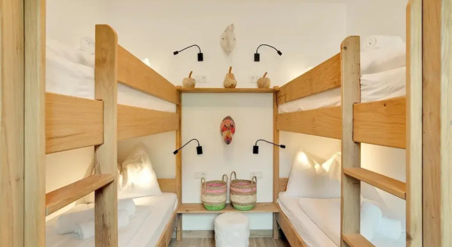 Коттедж с балконом Chalet in Krimml near Zillertal Ski Arena