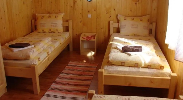 Korondi Kulcsosházak, Varaa Hotelli  