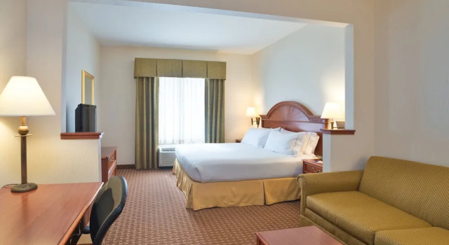 Двухместный люкс Holiday Inn Express Hotel & Suites Frackville by IHG