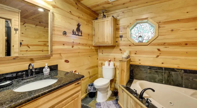 Коттедж Pet-Friendly Broken Bow Cabin w/ Fire Pit