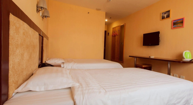 Golden Dragon Hotel, Забронировать Отель Отели Пекина 3 звезды, рядом с Барная Улица в районе озера Хоухай, 3*