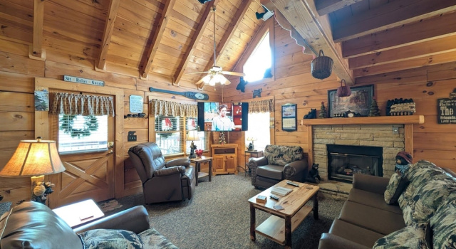 Номер Standard с 3 комнатами ER245 - Almost Heaven Great Location - Close To Town! 3 Bedroom Cabin by RedAwning