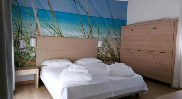 Четырёхместный номер Standard с балконом Hotel Regina