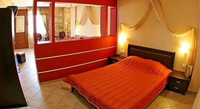 Giannis & Foteini, Book Hotel Afitos 