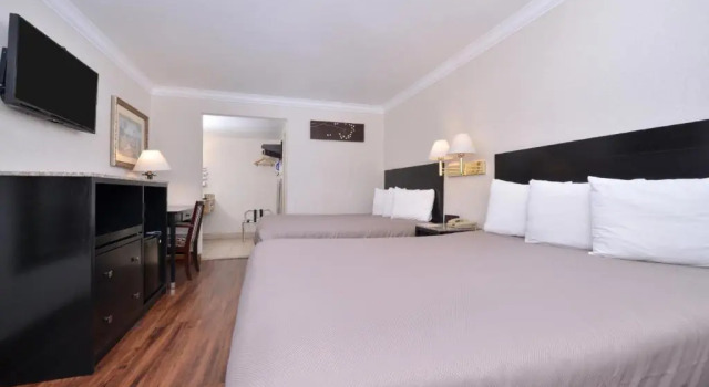 Люкс Deluxe Americas Best Value Inn & Suites El Monte