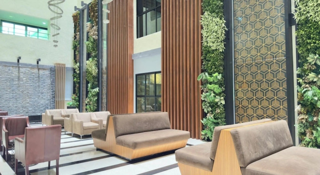 Stylish Low-floor 2-bedroom Sea-view Condo at Dusit Grand Condo View