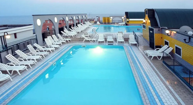 Holiday Complex Cristoforo Colombo With Communal Pool in Caorle, Забронировать Отель Каорле Линьяно-Ривьера