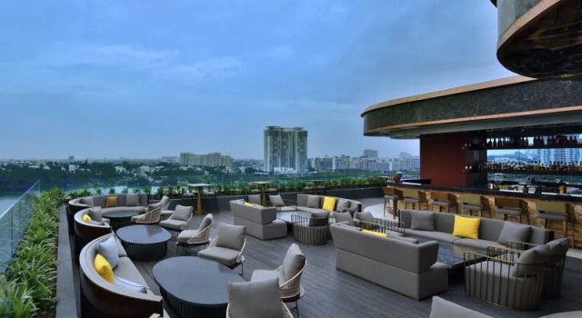 Полулюкс Courtyard by Marriott Bengaluru Hebbal