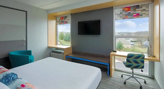 Номер Standard Aloft by Marriott Louisville East