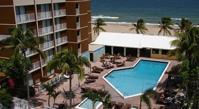 Lauderdale Beachside Hotel, Забронировать Отель Отели Лодердейл-бай-Си с бассейном, рядом с Sea Ranch Village Shopping Center, Бассейн