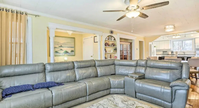 Family Getaway Near Delaware River & Intl Soccer!, Varaa Hotelli Gibbstown 