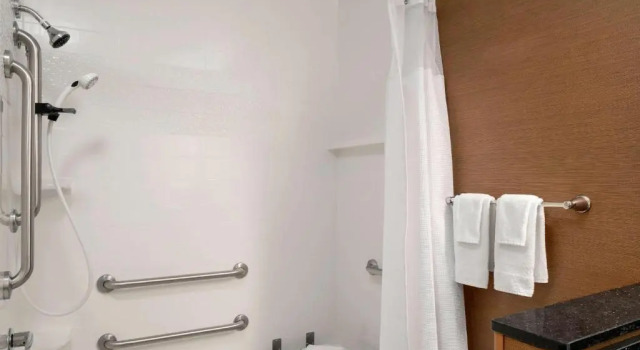 Четырёхместный номер Standard Fairfield Inn & Suites Lima