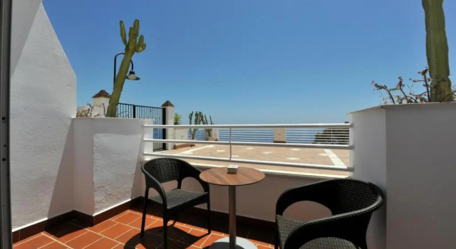 Полулюкс с балконом Hotel Salobreña Suites