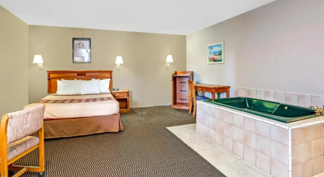 Люкс Super 8 by Wyndham Upland Ontario CA