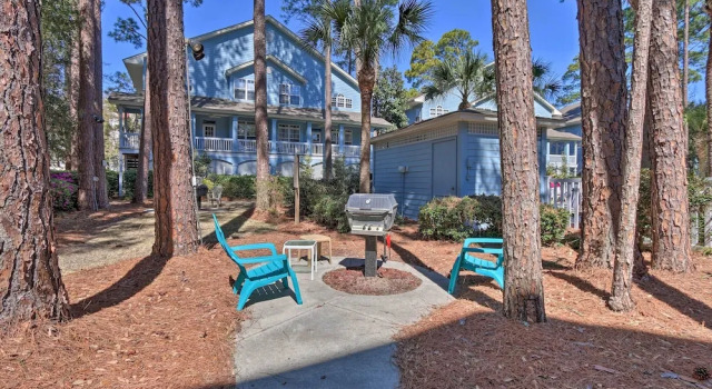 Апартаменты с 4 комнатами с балконом Steps to Sand: Hilton Head Retreat w/ Pool Access!