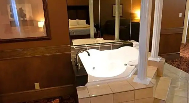 Люкс Executive Travelodge by Wyndham Meadow Lake