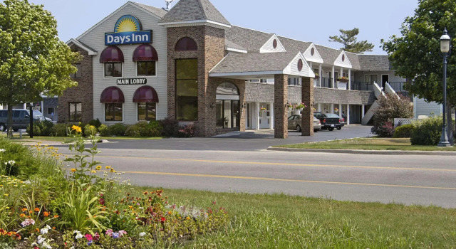 Номер Standard Days Inn by Wyndham Mackinaw City - Lakeview