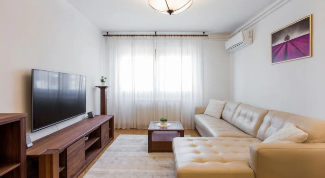 Apartment Downtown Zmaj Jovina, Buchen Sie Ferienwohnung Zemun 