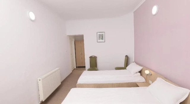 Hotel Corola, Varaa Hotelli Oradea 