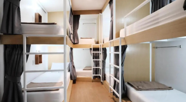 Кровать в общем номере Wayha Hostel Don Mueang Airport