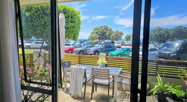 Апартаменты Standard Beachpoint Apartments