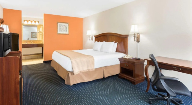 Двухместный люкс Baymont by Wyndham Rocky Mount I-95