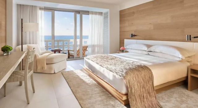 Номер с балконом и oceanfront The Miami Beach EDITION
